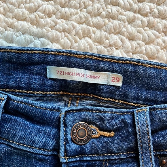 Levi’s High Rise Skinny Jeans - Picture 2 of 5